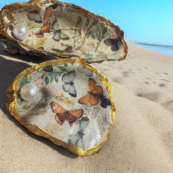 Set of 2 Handmade Decoupage Oyster Shell Trinket Dishes Butterflies Pearls - Picture 3 of 5